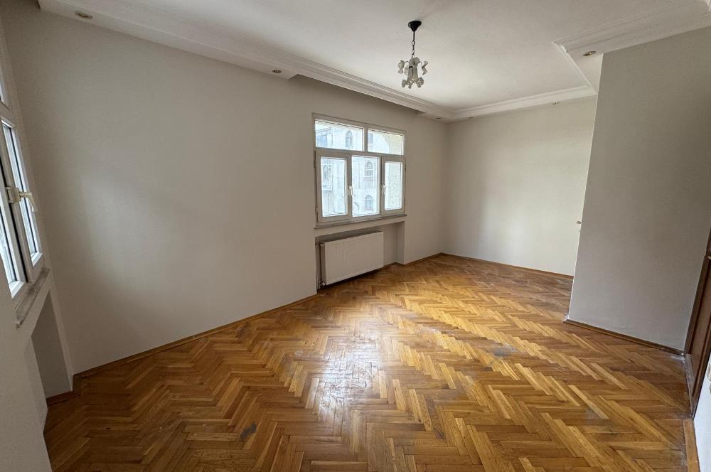 Zuhuratbaba'da Hastane Cepheli 3+1 Kapalı Otoparklı Satılık