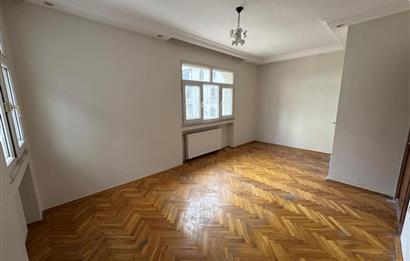 Zuhuratbaba'da Hastane Cepheli 3+1 Kapalı Otoparklı Satılık