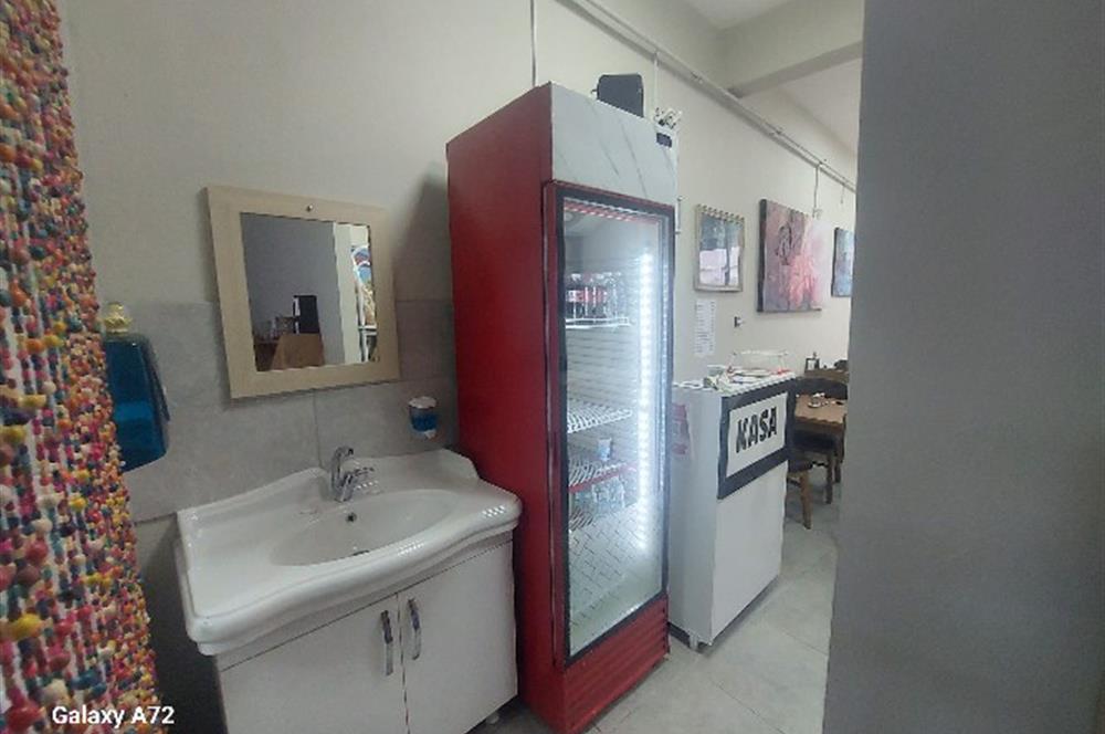 Karşıyaka Girne Caddesi Paralelinde Devren Kiralık Dükkan