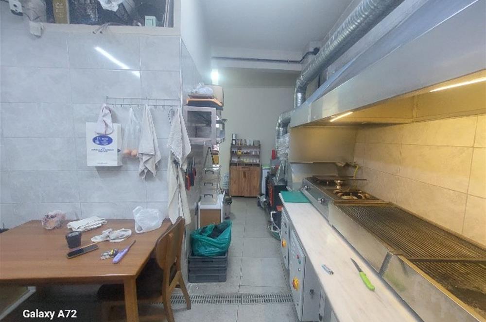 Karşıyaka Girne Caddesi Paralelinde Devren Kiralık Dükkan