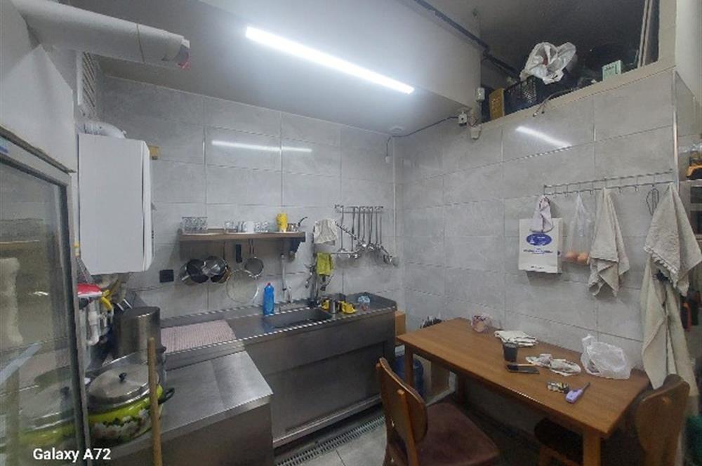 Karşıyaka Girne Caddesi Paralelinde Devren Kiralık Dükkan