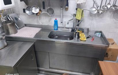 Karşıyaka Girne Caddesi Paralelinde Devren Kiralık Dükkan