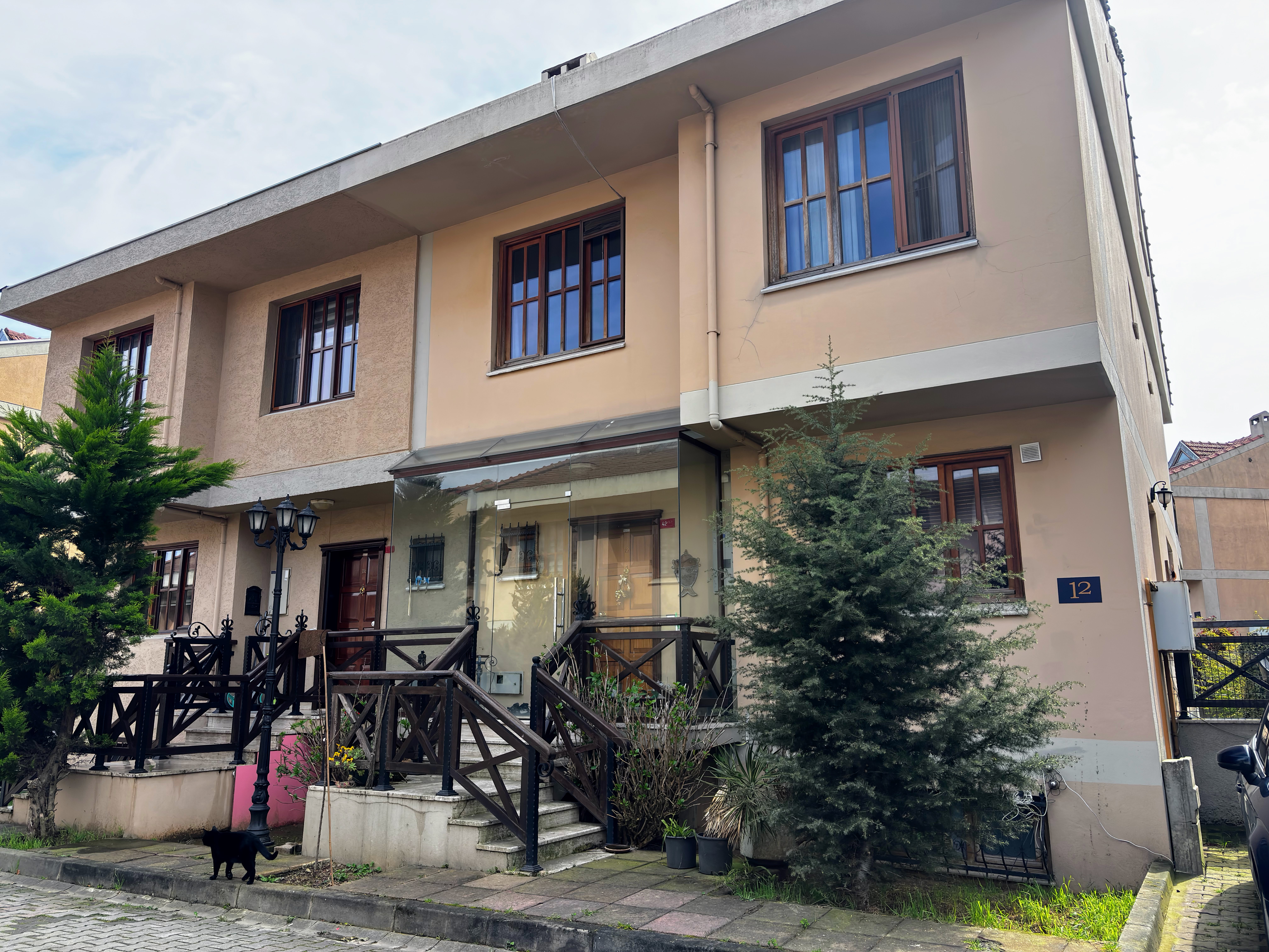 Kurtköy Seçkinev Konakları'nda Satılık 5+1 Lüks Villa