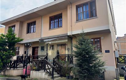 Kurtköy Seçkinev Konakları'nda Satılık 5+1 Lüks Villa