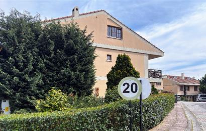 Kurtköy Seçkinev Konakları'nda Satılık 5+1 Lüks Villa