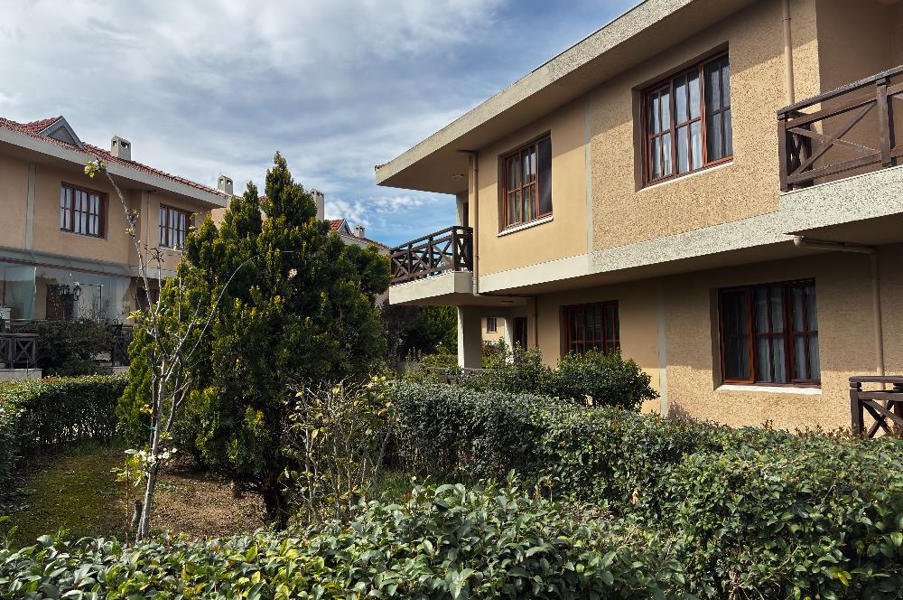 Kurtköy Seçkinev Konakları'nda Satılık 5+1 Lüks Villa