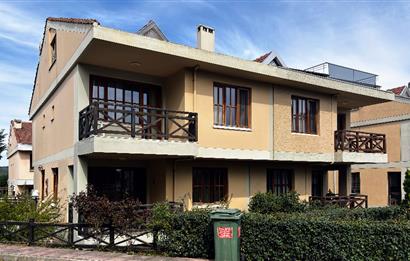 Kurtköy Seçkinev Konakları'nda Satılık 5+1 Lüks Villa