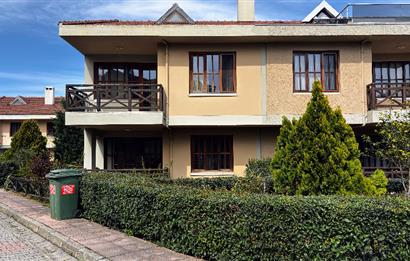 Kurtköy Seçkinev Konakları'nda Satılık 5+1 Lüks Villa