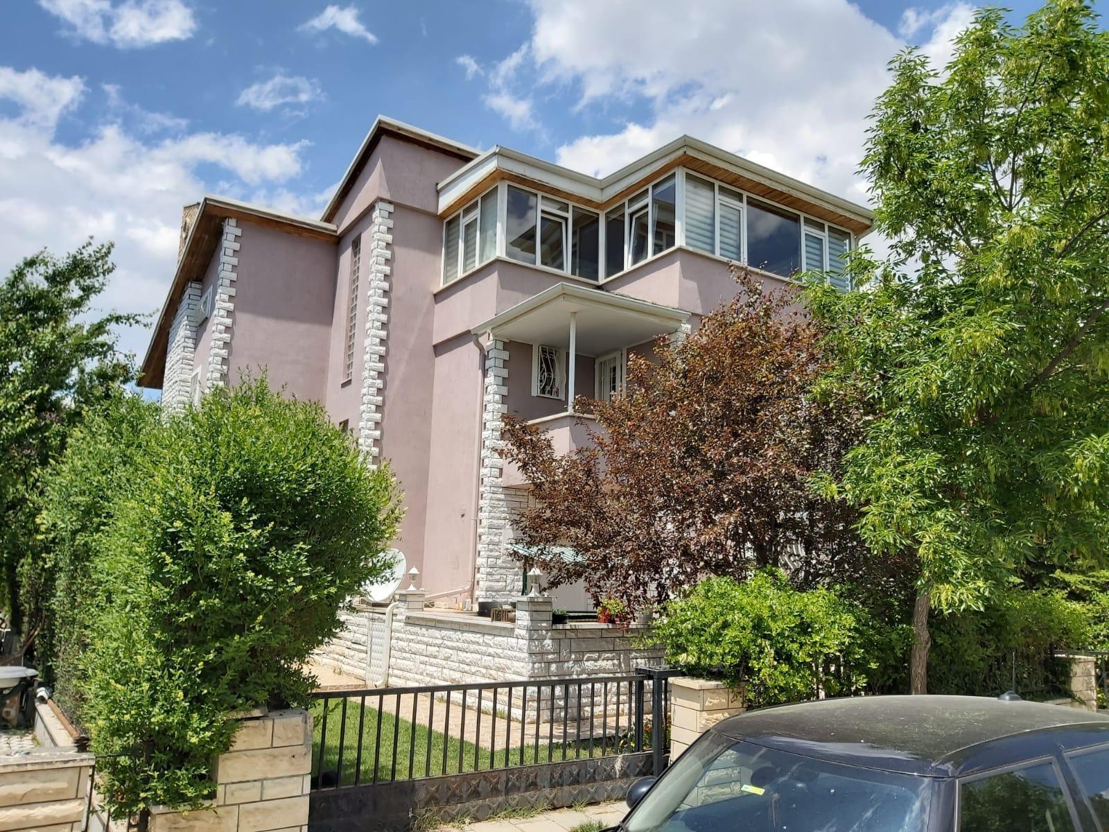 GÖLBAŞI MARTIKÖY SİTESİNDE 4,5+1 SATILIK VİLLA