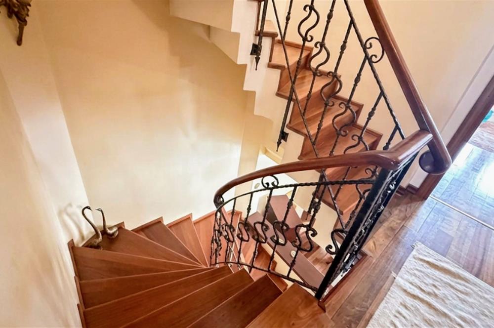 Kurtköy Seçkinev Konakları'nda Satılık 5+1 Lüks Villa