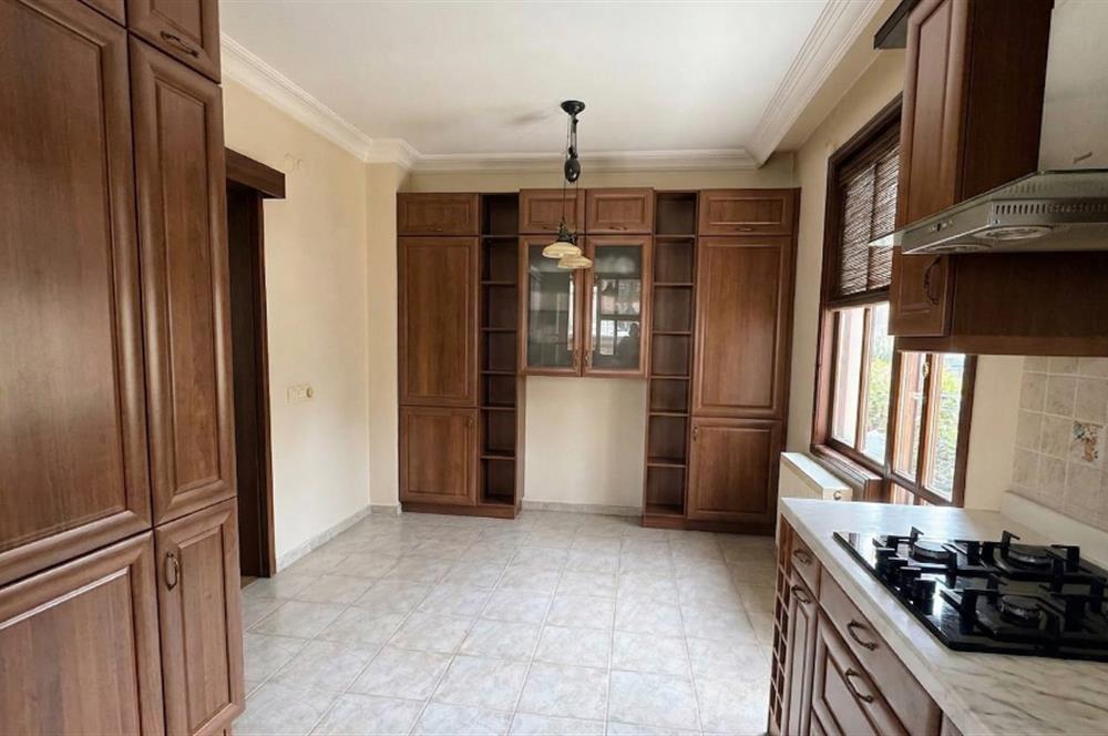 Kurtköy Seçkinev Konakları'nda Satılık 5+1 Lüks Villa