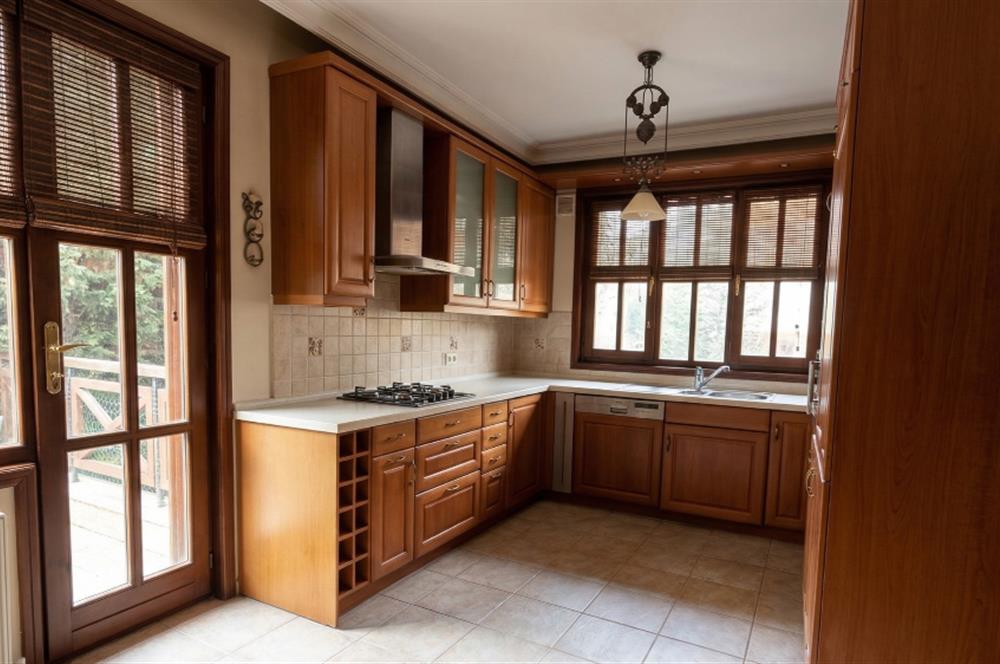 Kurtköy Seçkinev Konakları'nda Satılık 5+1 Lüks Villa