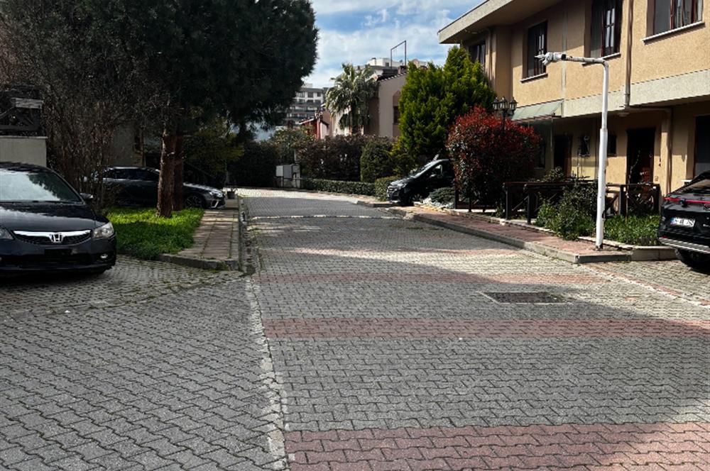 Kurtköy Seçkinev Konakları'nda Satılık 5+1 Lüks Villa