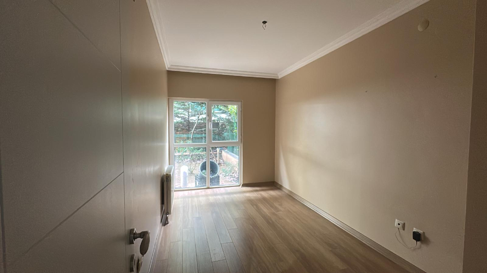 ZEKERİYAKÖY SİTE İÇİNDE ÖZEL BAHÇELİ DUBLEKS 5+1 KİRALIK DAİRE