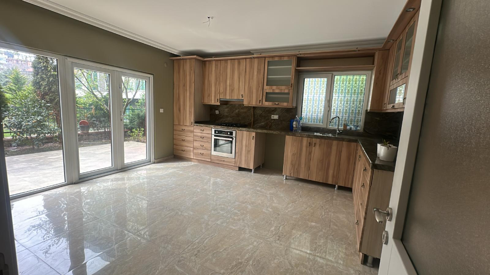 ZEKERİYAKÖY SİTE İÇİNDE ÖZEL BAHÇELİ DUBLEKS 5+1 KİRALIK DAİRE