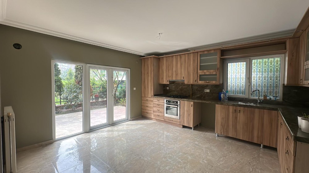 ZEKERİYAKÖY SİTE İÇİNDE ÖZEL BAHÇELİ DUBLEKS 5+1 KİRALIK DAİRE