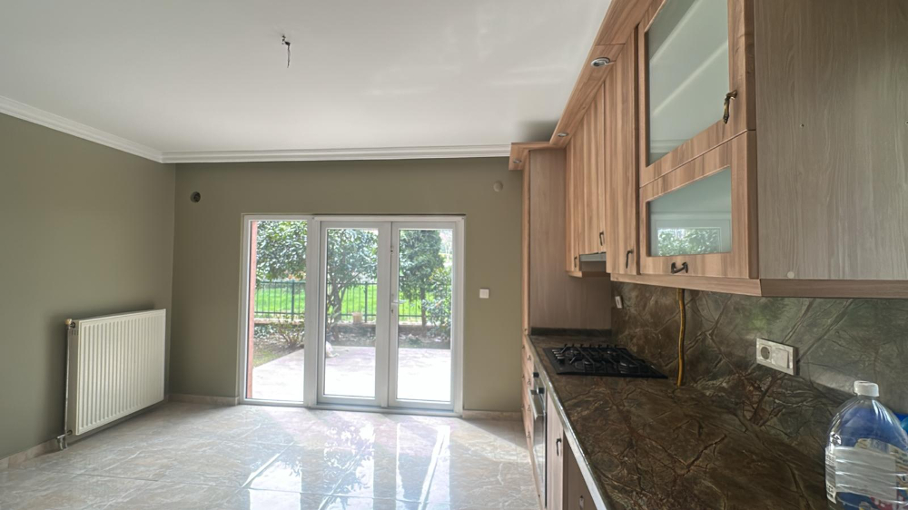 ZEKERİYAKÖY SİTE İÇİNDE ÖZEL BAHÇELİ DUBLEKS 5+1 KİRALIK DAİRE