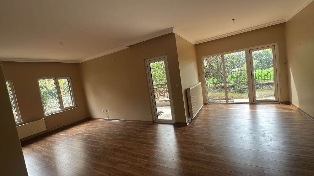 ZEKERİYAKÖY SİTE İÇİNDE ÖZEL BAHÇELİ DUBLEKS 5+1 KİRALIK DAİRE