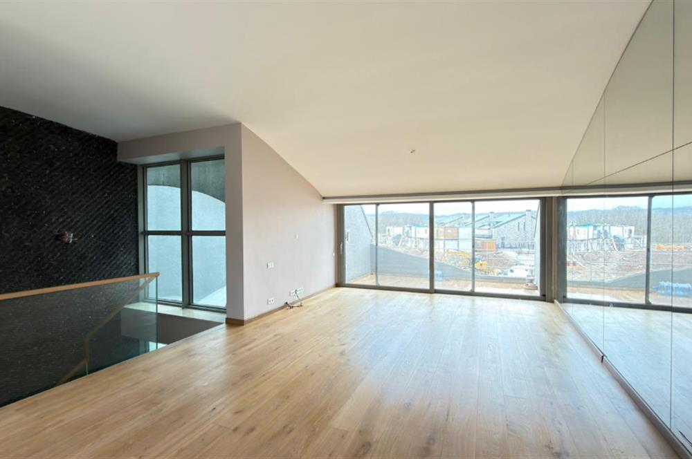 Parkone Sitesi'nde Doğa Manzaralı Satılık Çatı Dubleks