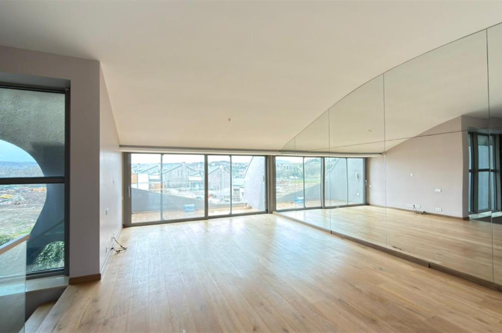 Parkone Sitesi'nde Doğa Manzaralı Satılık Çatı Dubleks