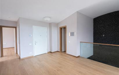 Parkone Sitesi'nde Doğa Manzaralı Satılık Çatı Dubleks