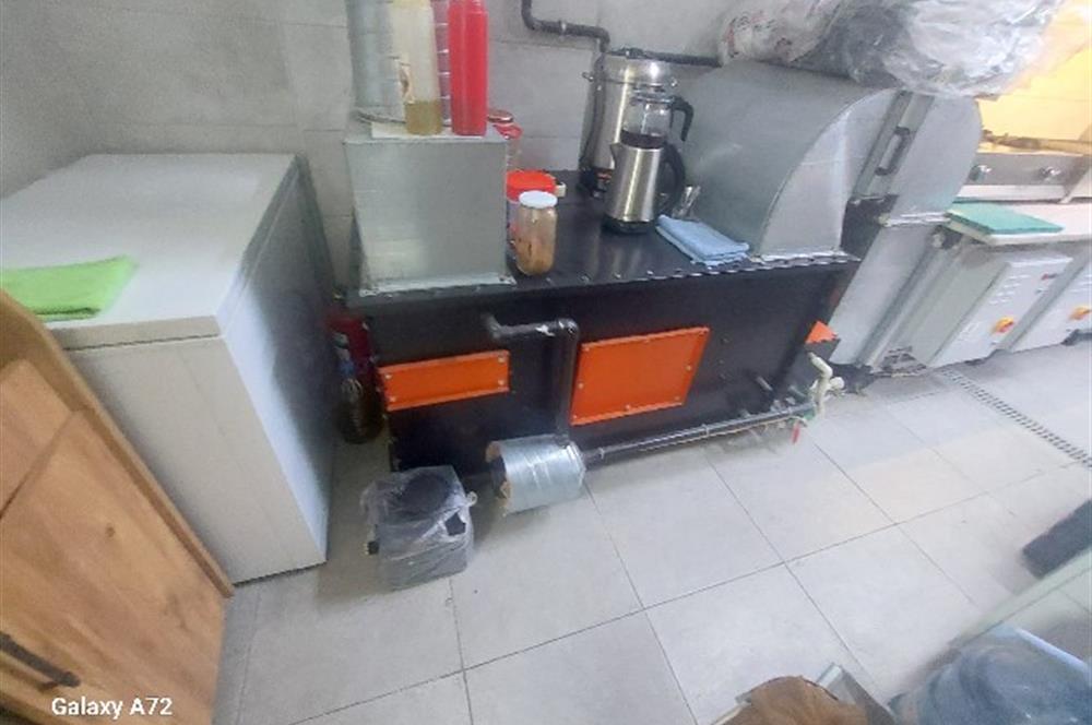 Karşıyaka Girne Caddesi Paralelinde Devren Kiralık Dükkan