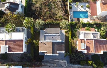 4+1 200 m2 , Panoramik Deniz Manzaralı ve Plajlı