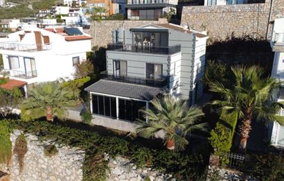 4+1 200 m2 , Panoramik Deniz Manzaralı ve Plajlı