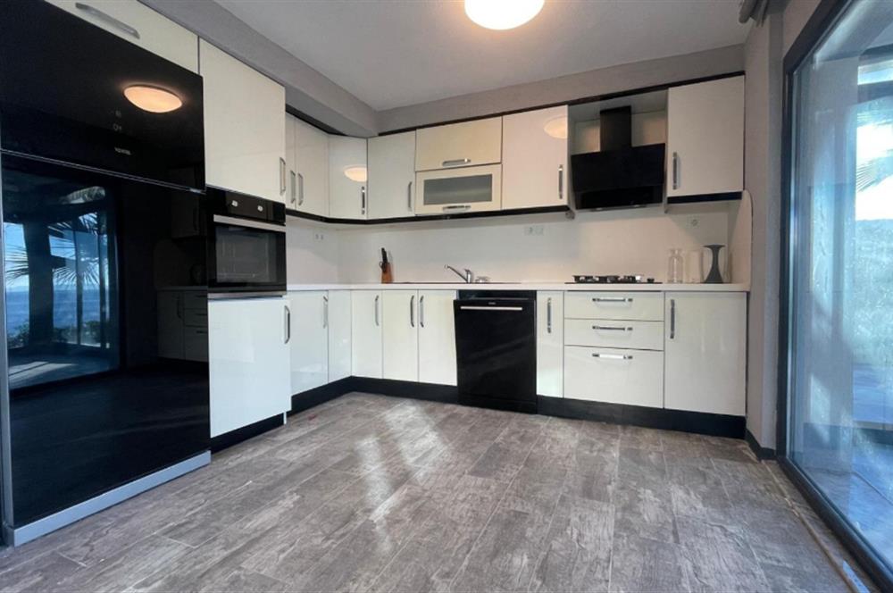 4+1 200 m2 , Panoramik Deniz Manzaralı ve Plajlı