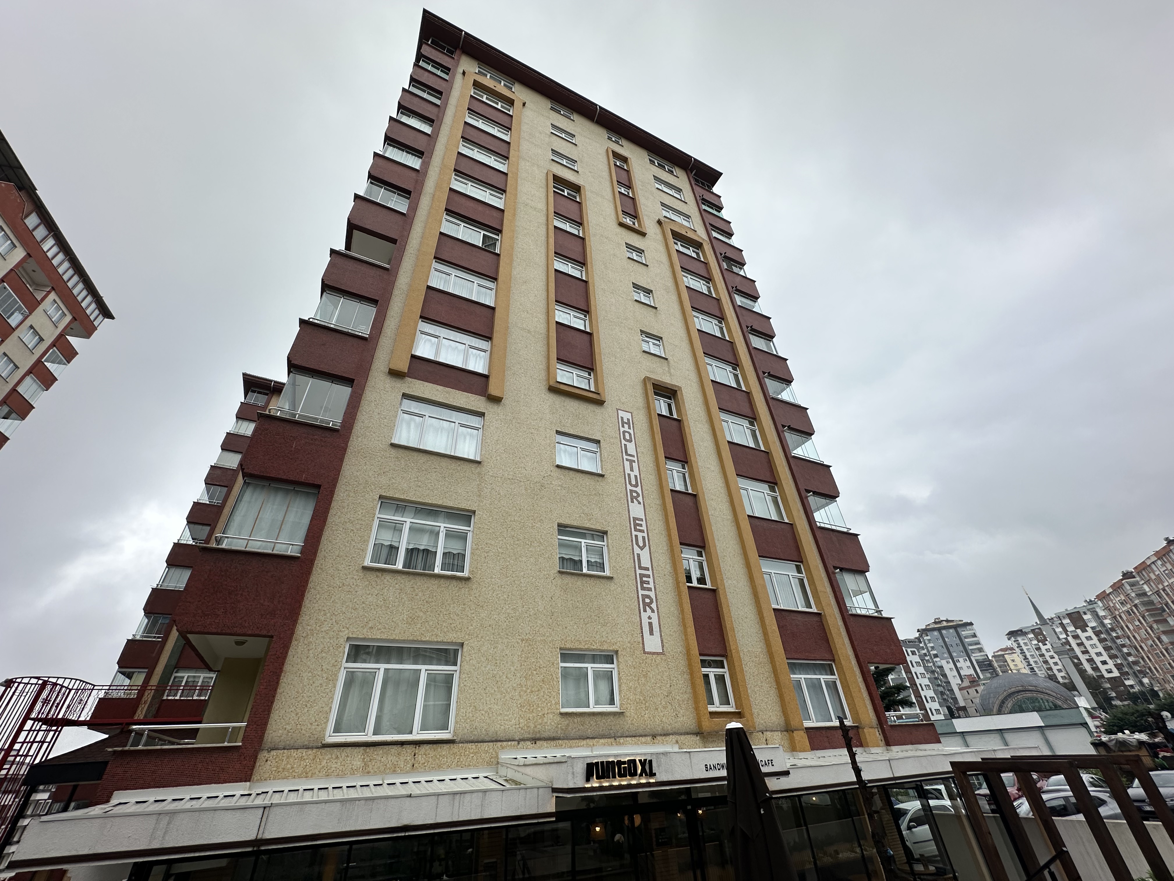 C21 UZMAN'DAN HOL-TUR EVLERİNDE MANZARALI DAİRE FIRSATI