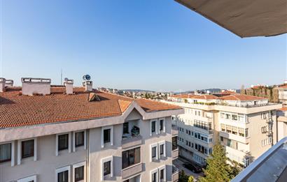 Tarabya Profesörler Sitesi’nde Eşyalı, Boğaz Manzaralı & Metroya 13 Dakika Yürüme Mesafesinde 3+1