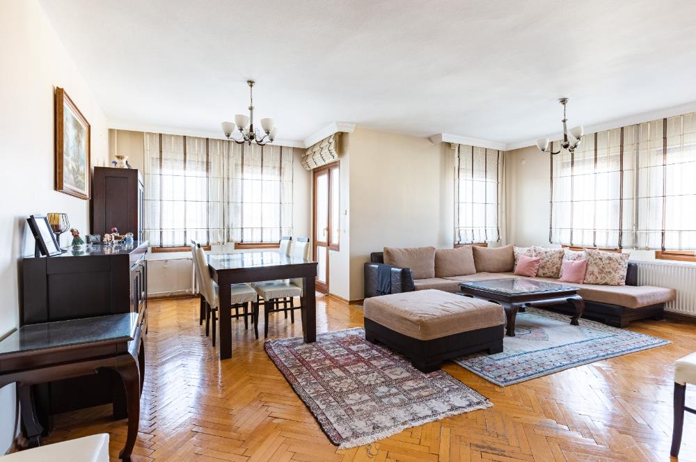 Tarabya Profesörler Sitesi’nde Eşyalı, Boğaz Manzaralı & Metroya 13 Dakika Yürüme Mesafesinde 3+1