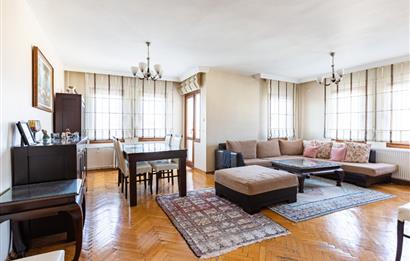 Tarabya Profesörler Sitesi’nde Eşyalı, Boğaz Manzaralı & Metroya 13 Dakika Yürüme Mesafesinde 3+1