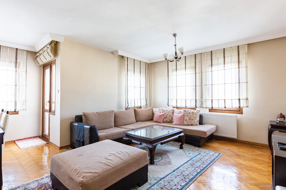 Tarabya Profesörler Sitesi’nde Eşyalı, Boğaz Manzaralı & Metroya 13 Dakika Yürüme Mesafesinde 3+1