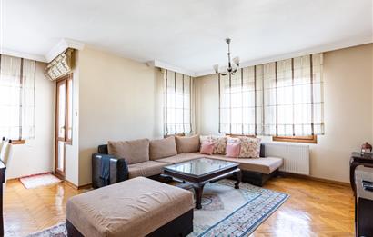 Tarabya Profesörler Sitesi’nde Eşyalı, Boğaz Manzaralı & Metroya 13 Dakika Yürüme Mesafesinde 3+1