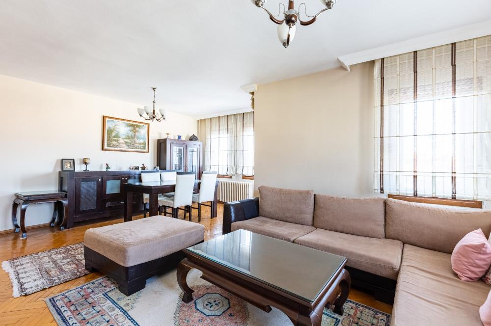 Tarabya Profesörler Sitesi’nde Eşyalı, Boğaz Manzaralı & Metroya 13 Dakika Yürüme Mesafesinde 3+1