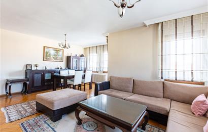 Tarabya Profesörler Sitesi’nde Eşyalı, Boğaz Manzaralı & Metroya 13 Dakika Yürüme Mesafesinde 3+1