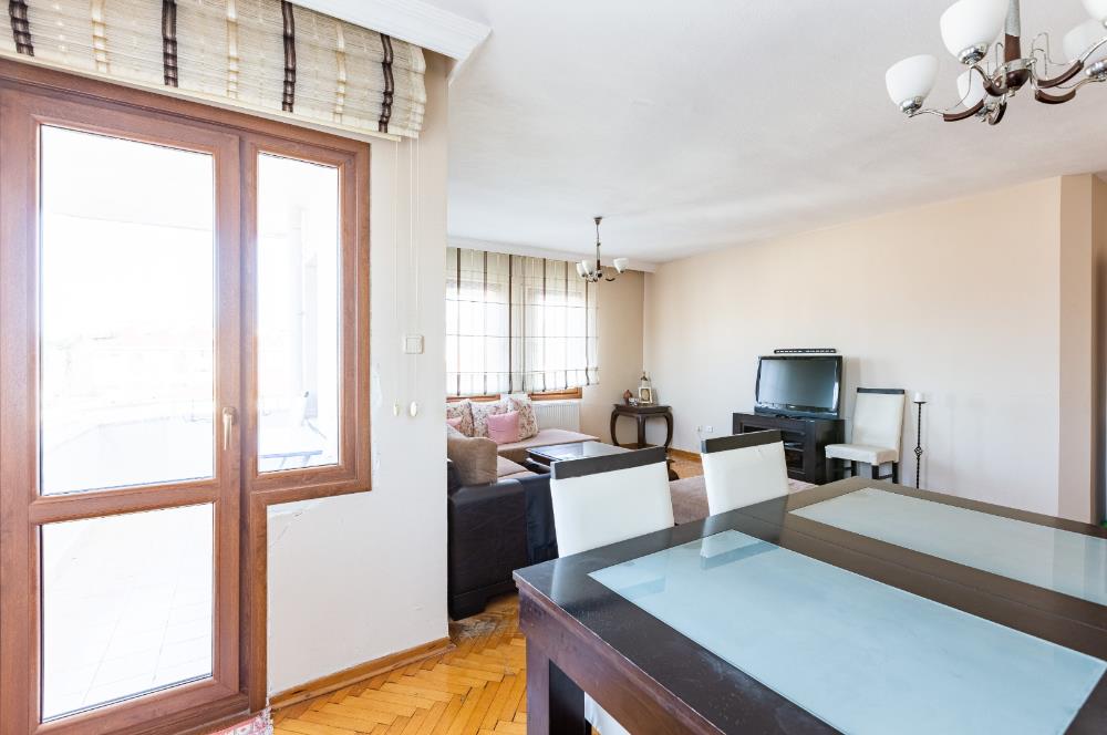 Tarabya Profesörler Sitesi’nde Eşyalı, Boğaz Manzaralı & Metroya 13 Dakika Yürüme Mesafesinde 3+1