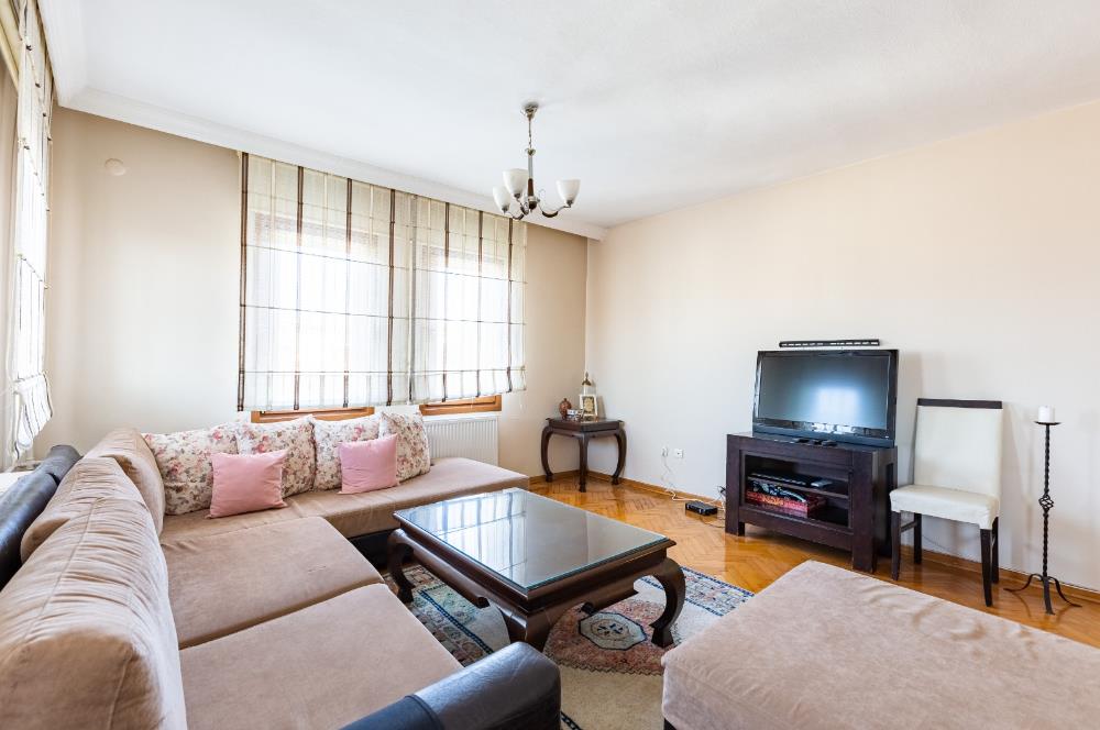 Tarabya Profesörler Sitesi’nde Eşyalı, Boğaz Manzaralı & Metroya 13 Dakika Yürüme Mesafesinde 3+1