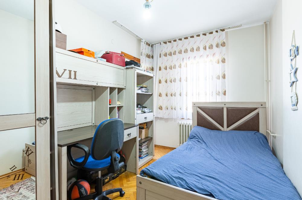 Tarabya Profesörler Sitesi’nde Eşyalı, Boğaz Manzaralı & Metroya 13 Dakika Yürüme Mesafesinde 3+1