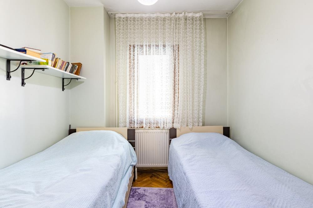 Tarabya Profesörler Sitesi’nde Eşyalı, Boğaz Manzaralı & Metroya 13 Dakika Yürüme Mesafesinde 3+1