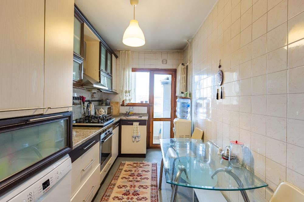 Tarabya Profesörler Sitesi’nde Eşyalı, Boğaz Manzaralı & Metroya 13 Dakika Yürüme Mesafesinde 3+1