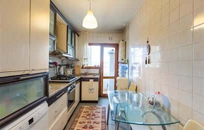 Tarabya Profesörler Sitesi’nde Eşyalı, Boğaz Manzaralı & Metroya 13 Dakika Yürüme Mesafesinde 3+1