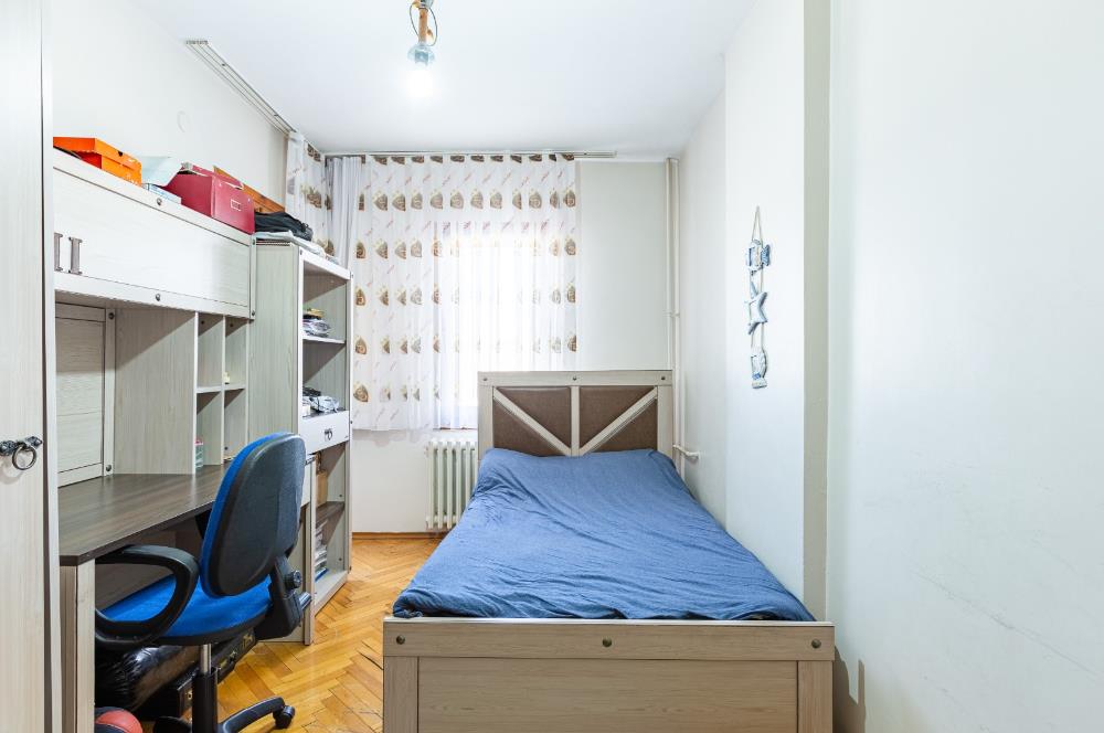 Tarabya Profesörler Sitesi’nde Eşyalı, Boğaz Manzaralı & Metroya 13 Dakika Yürüme Mesafesinde 3+1