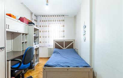 Tarabya Profesörler Sitesi’nde Eşyalı, Boğaz Manzaralı & Metroya 13 Dakika Yürüme Mesafesinde 3+1