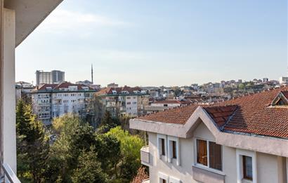 Tarabya Profesörler Sitesi’nde Eşyalı, Boğaz Manzaralı & Metroya 13 Dakika Yürüme Mesafesinde 3+1