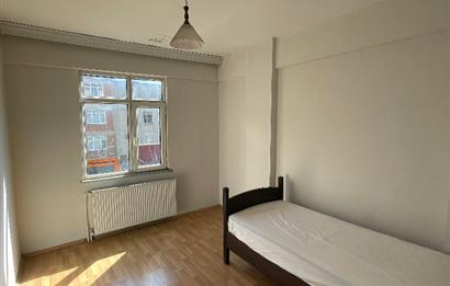 CENTURY21'DEN KARŞIYAKADA KİRALIK 2+1 DAİRE..