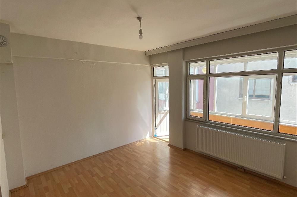 CENTURY21'DEN KARŞIYAKADA KİRALIK 2+1 DAİRE..