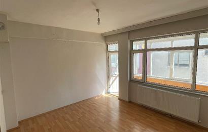 CENTURY21'DEN KARŞIYAKADA KİRALIK 2+1 DAİRE..