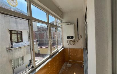 CENTURY21'DEN KARŞIYAKADA KİRALIK 2+1 DAİRE..